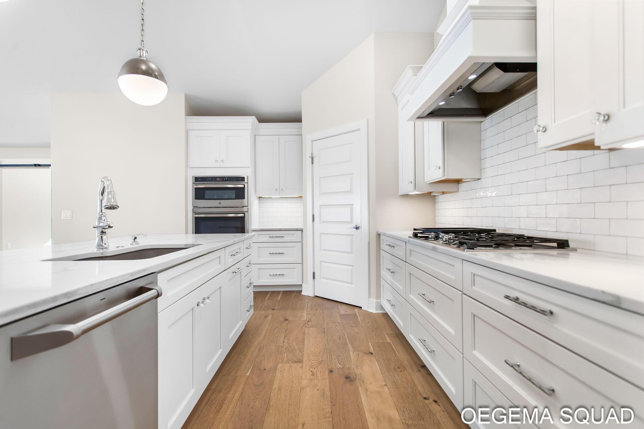 Image 4: 18-web-or-mls-246-janes-view-dr
