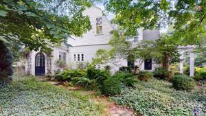 2073 Lakeshore Drive