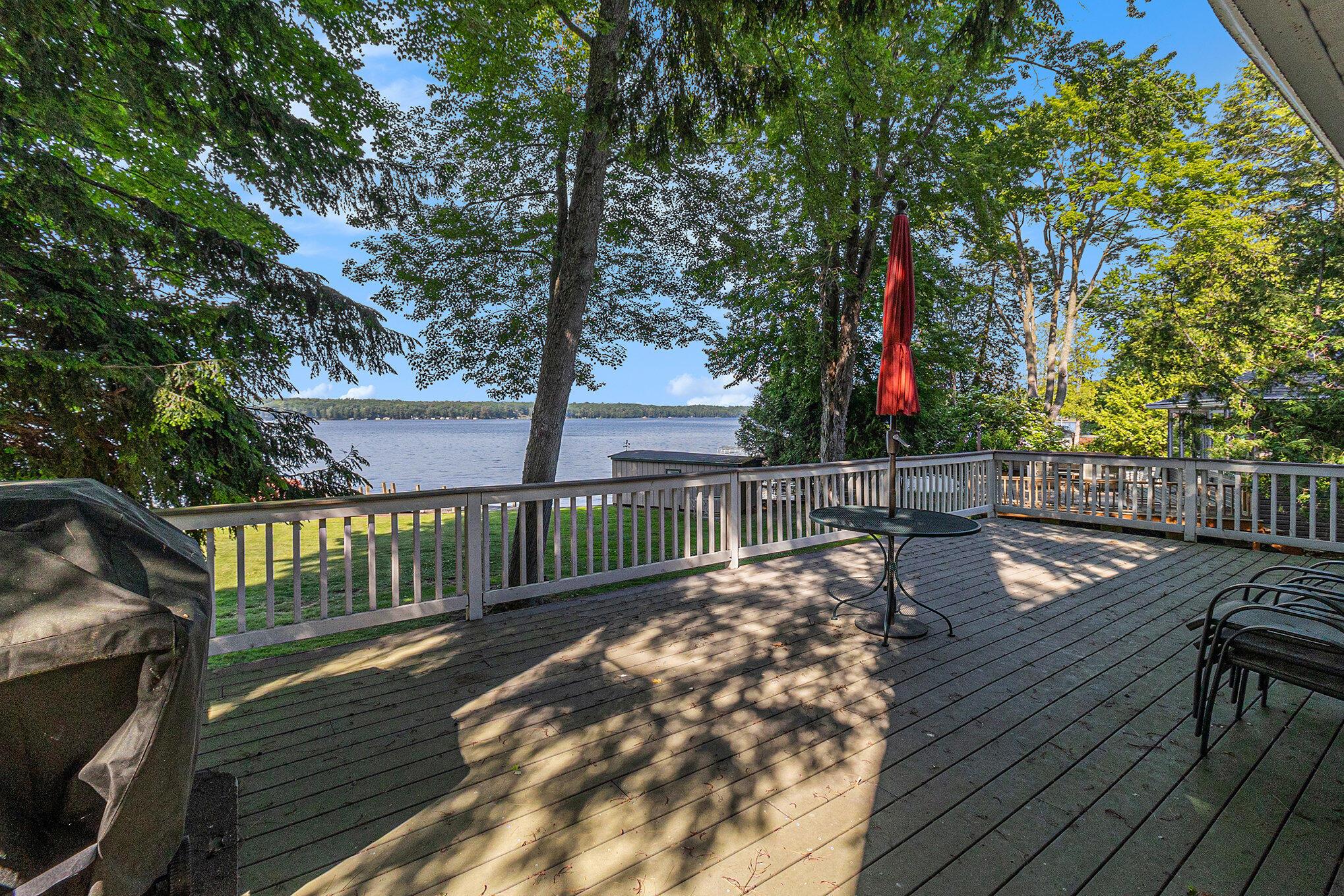 Image 3: Deck