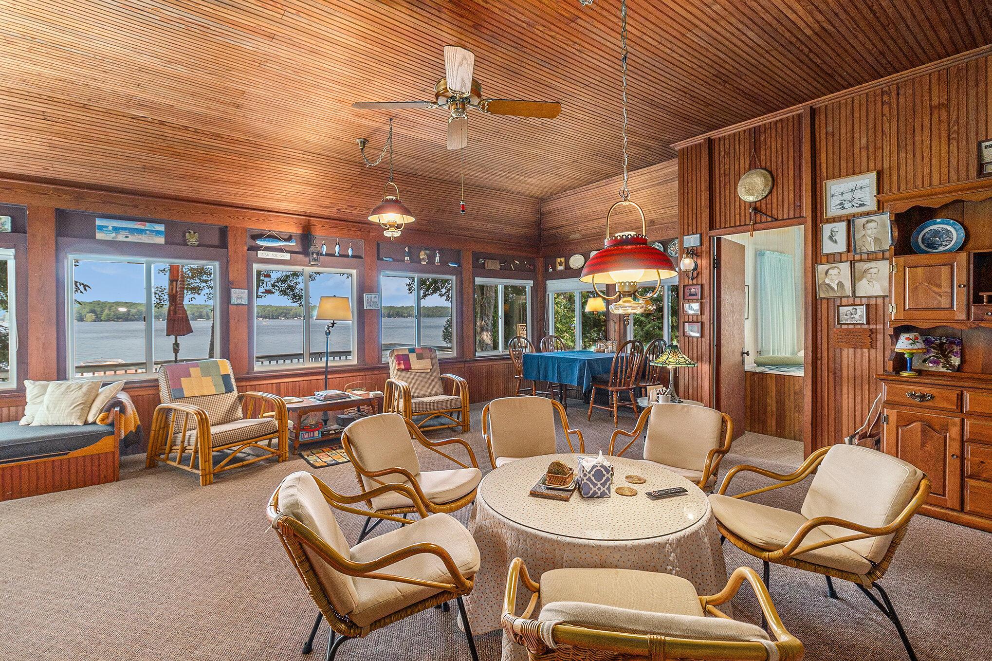 Image 4: Living Room View 2