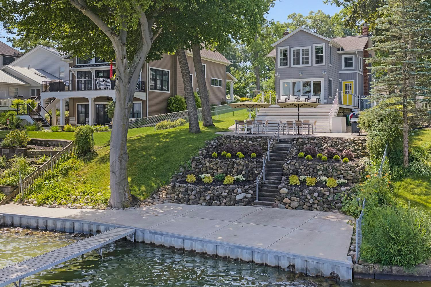 Image 3: 23612 S Shore Dr Edwardsburg-large-003-0