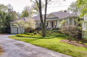 5255 Lakeshore Drive