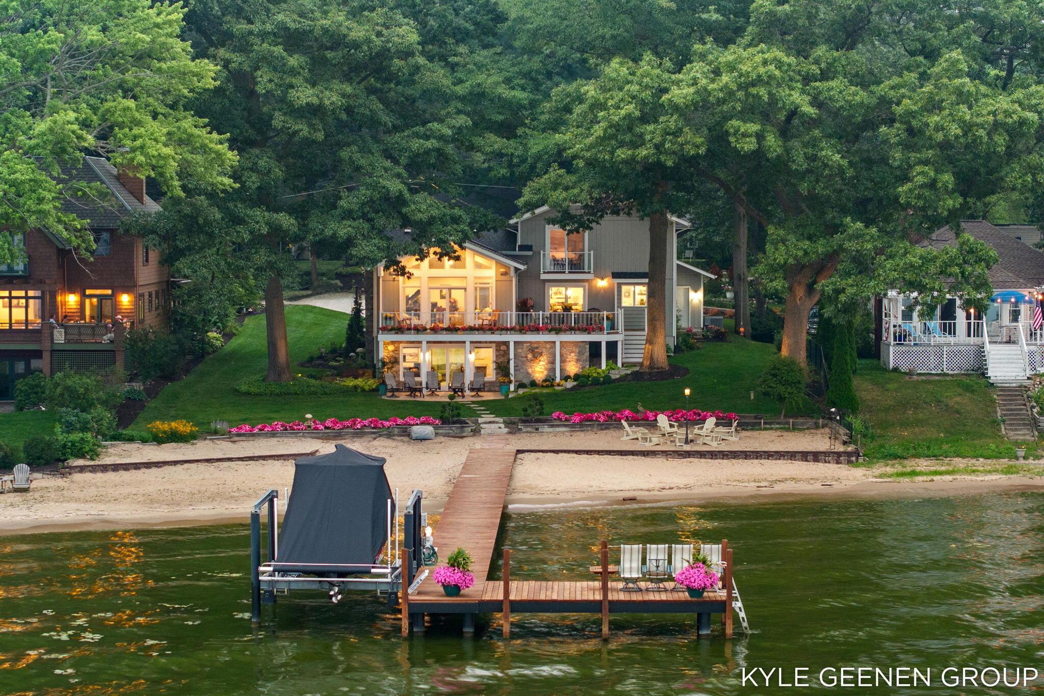Image 1: Dock
