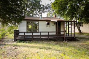 548 W Hickory     (at Fine Lake) Road