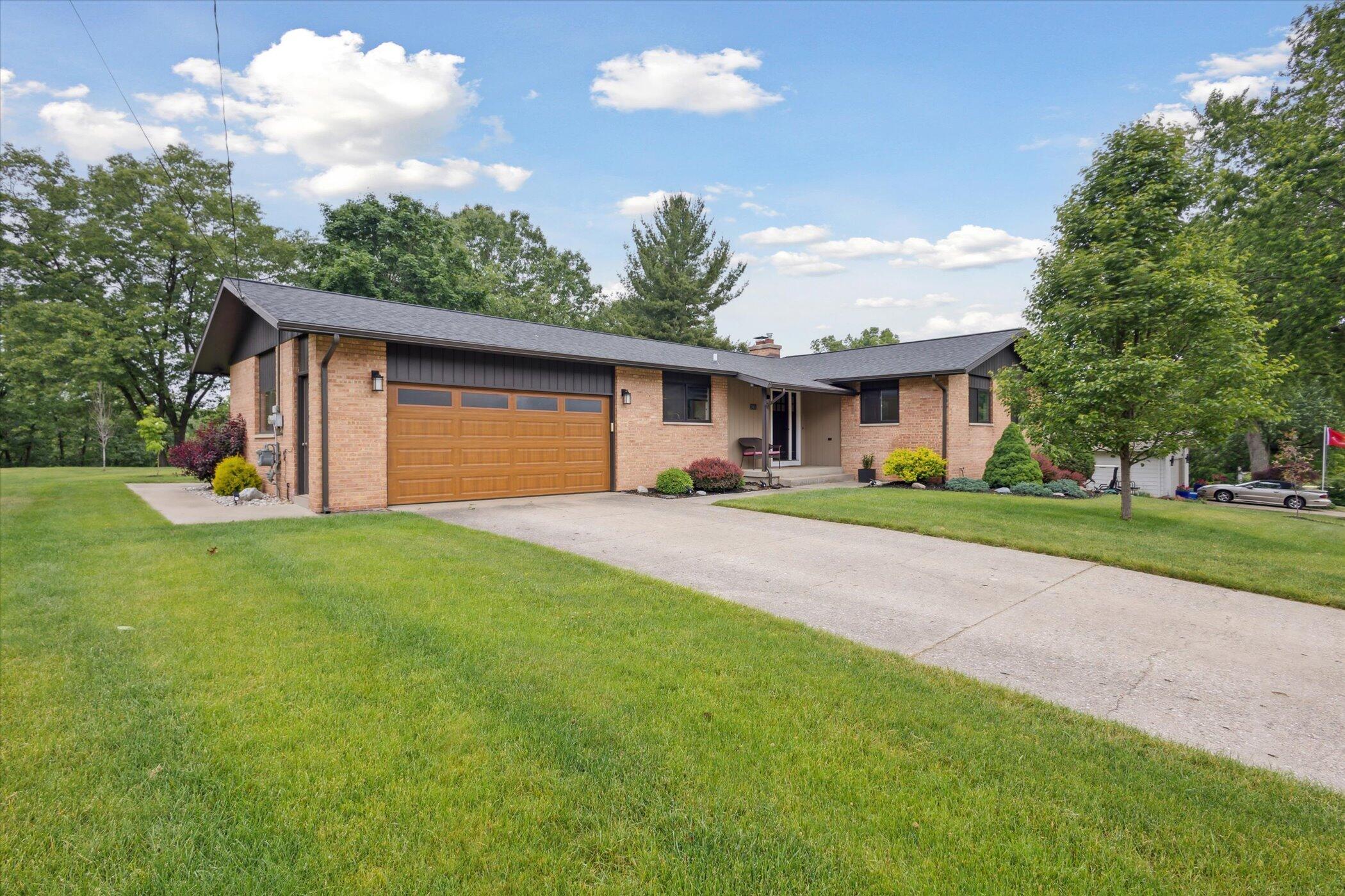 Image 3: 02-3801-Keeweenaw-Dr-NE-Grand-Rapids-MI-