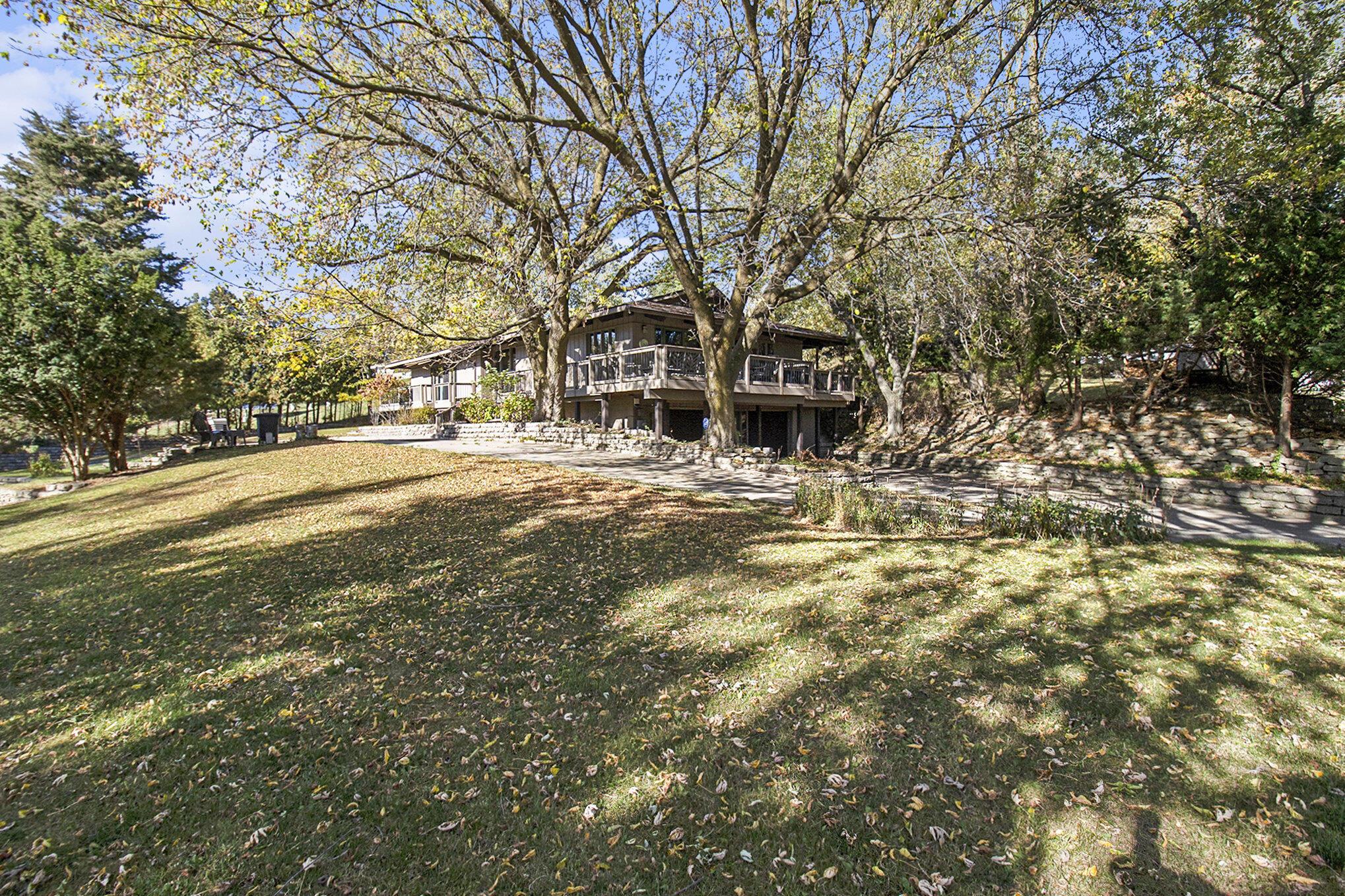 Image 2: 5r6a1244_260