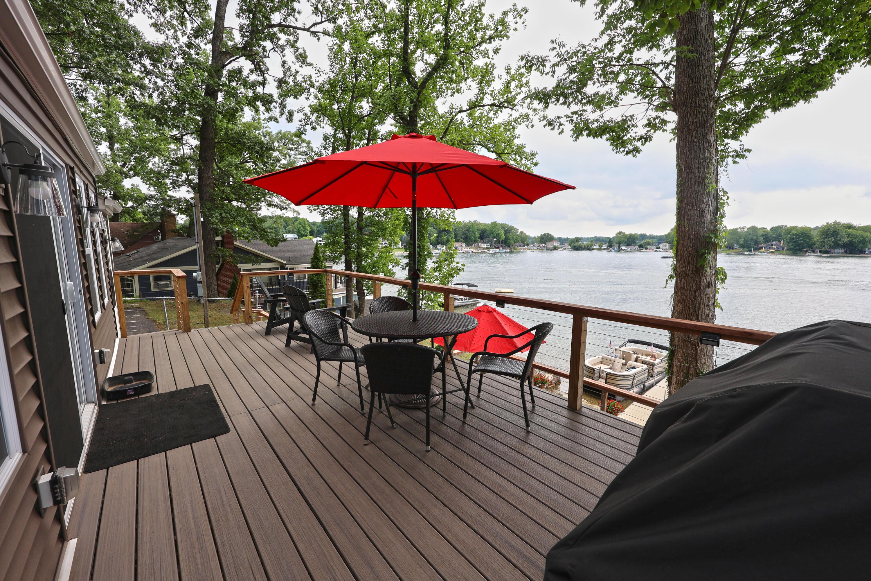 Image 2: Upper Level Deck
