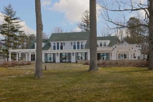 15968 Woodlawn Beach Drive