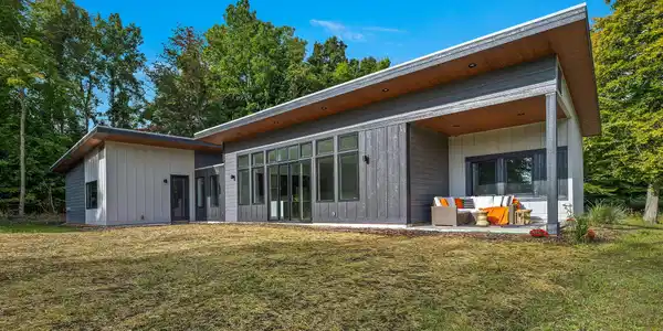 9122 Lakewood Trail