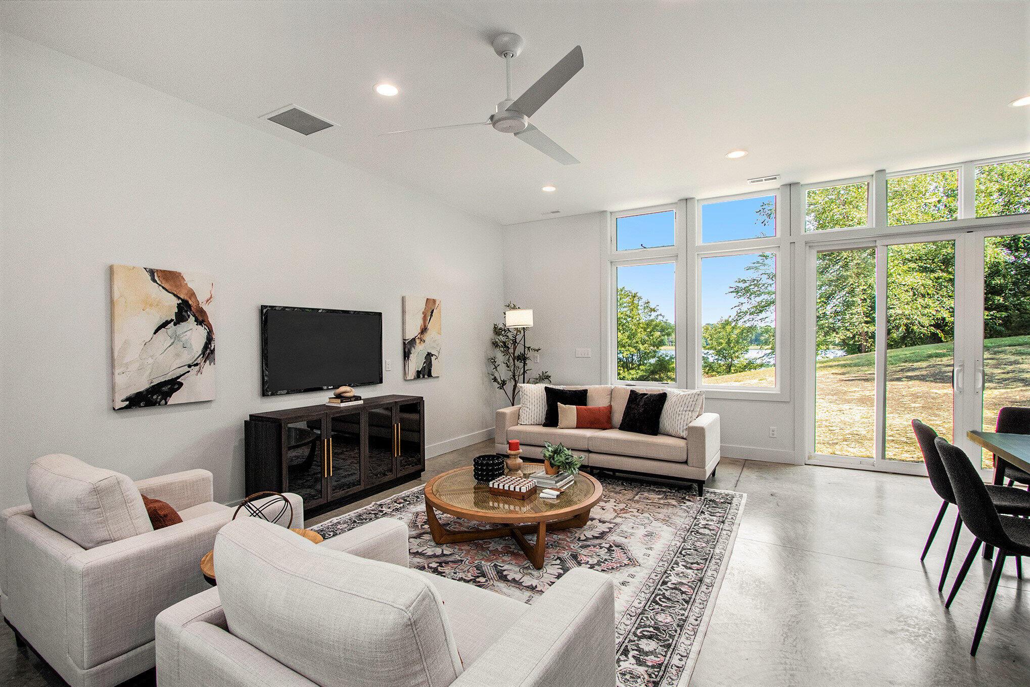 Image 4: Living room