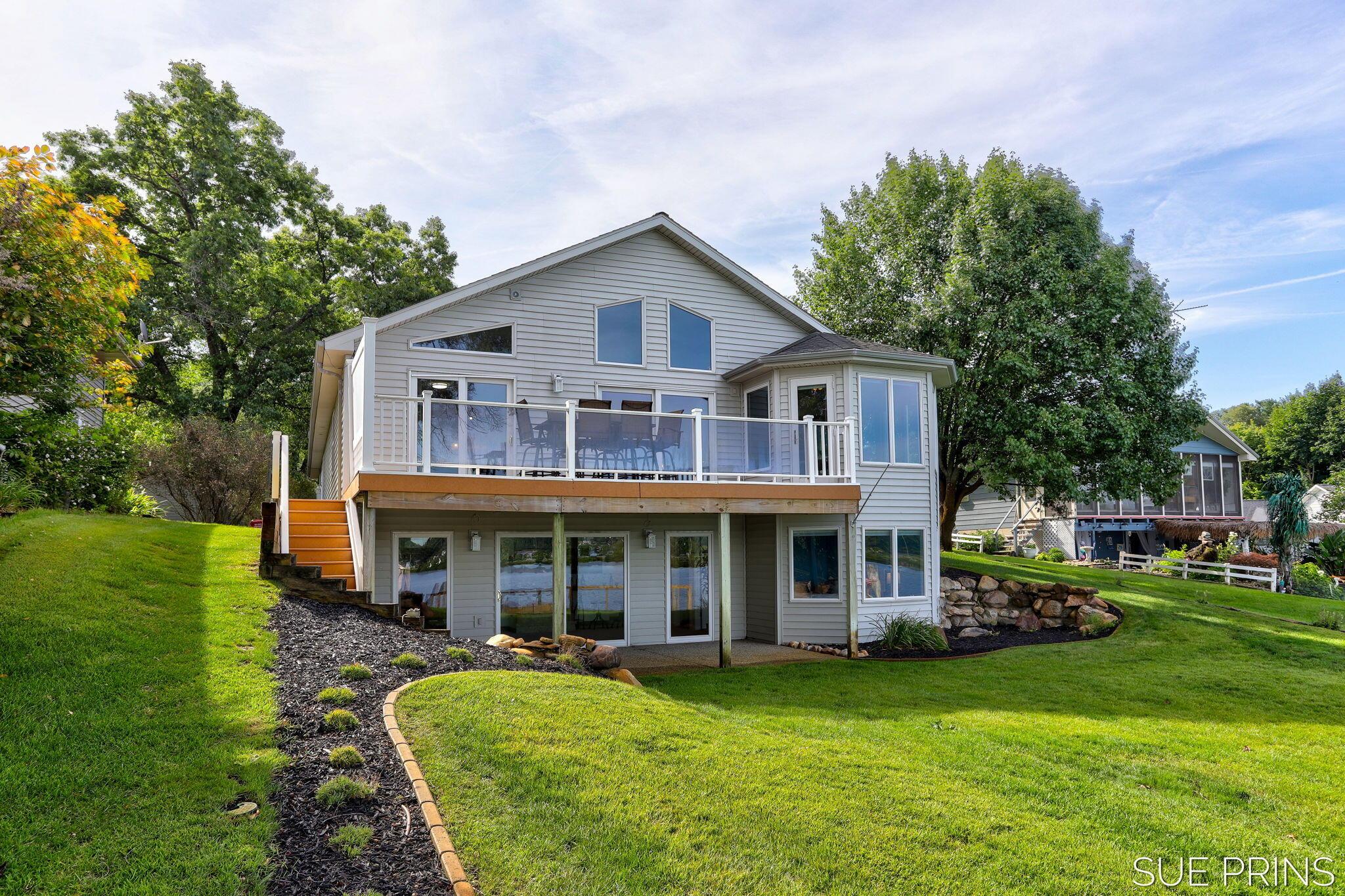 Image 3: 12-web-or-mls-5855-ridge-st