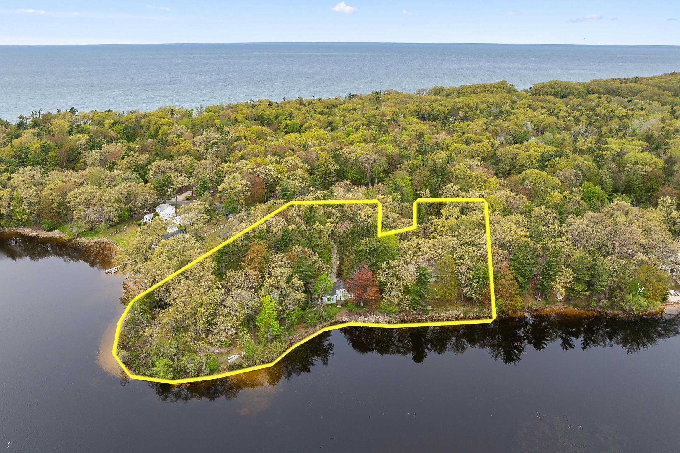 Image 2: Fantastic bar lake property