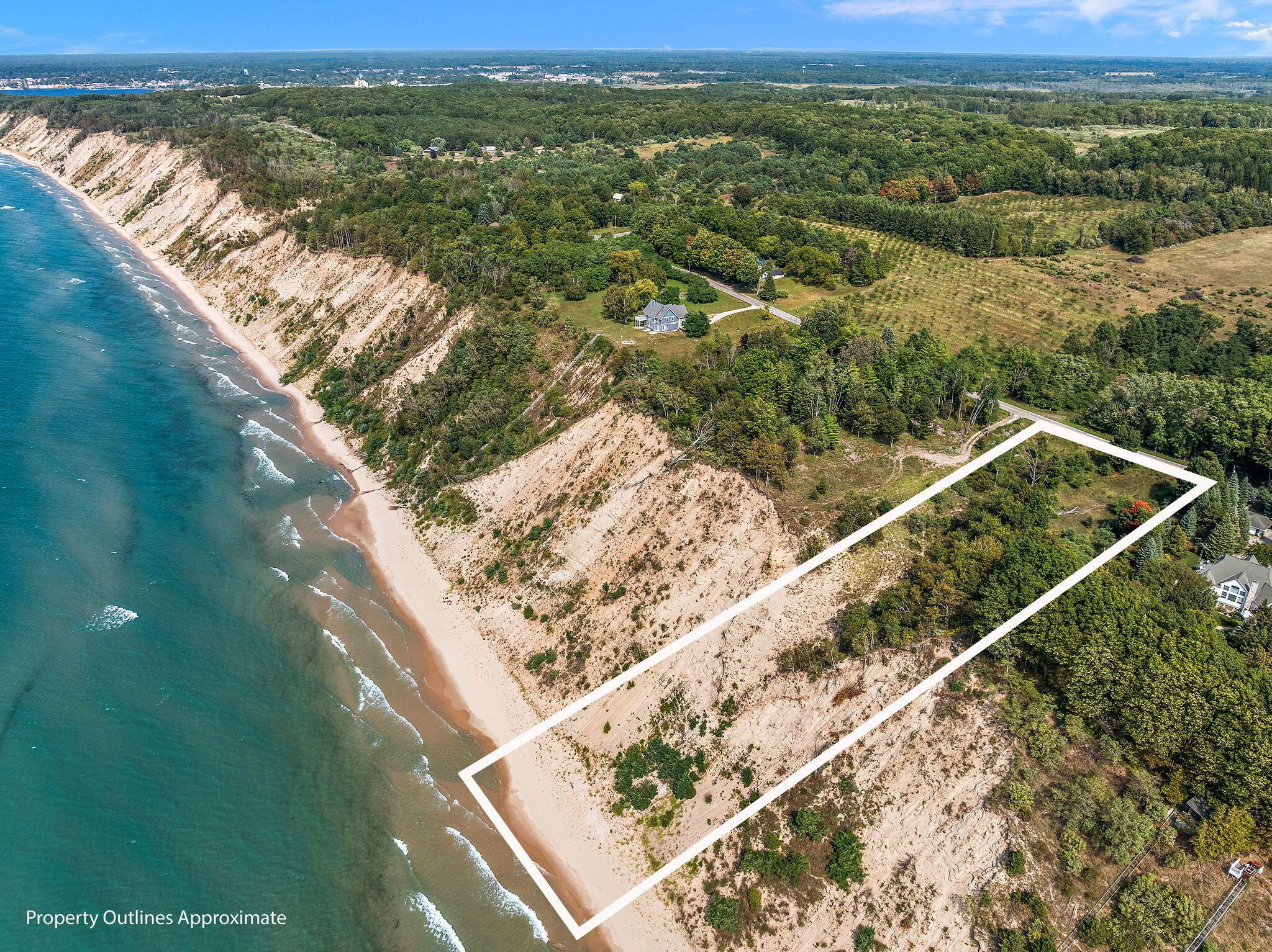 Image 1: 25-web-or-mls-DJI_0949-Lot Lines