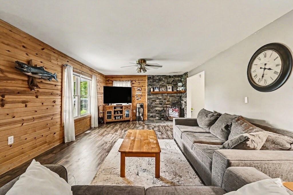 Image 3: Living room without window ac