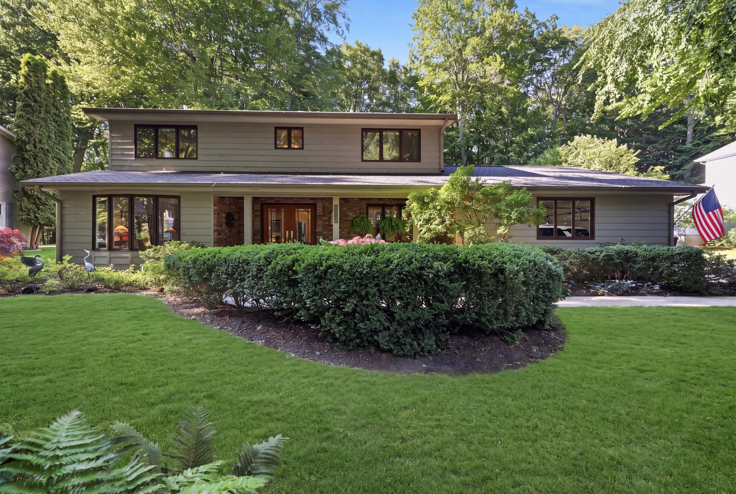 Image 1: 17565 Beech Hill Dr_002_grass