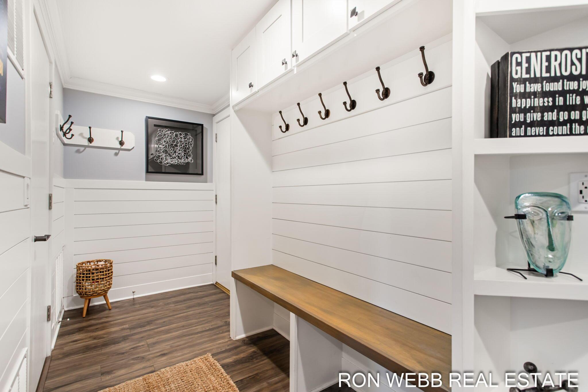 Image 4: 45-web-or-mls-1745-ottawa-beach-rd-3