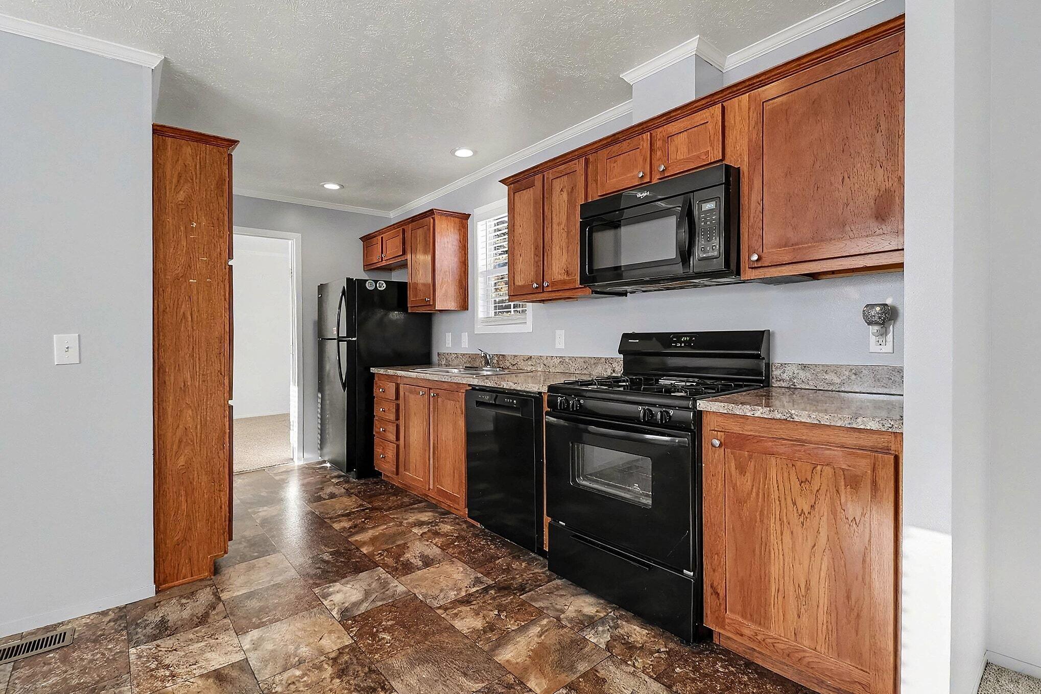 Image 3: Kitchen