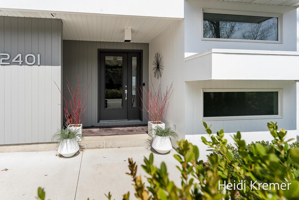 Image 4: 2401 4 mile Rd-3LoRes