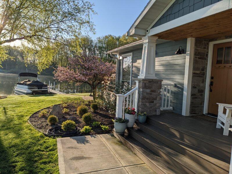 Image 3: Front Porch, Dock