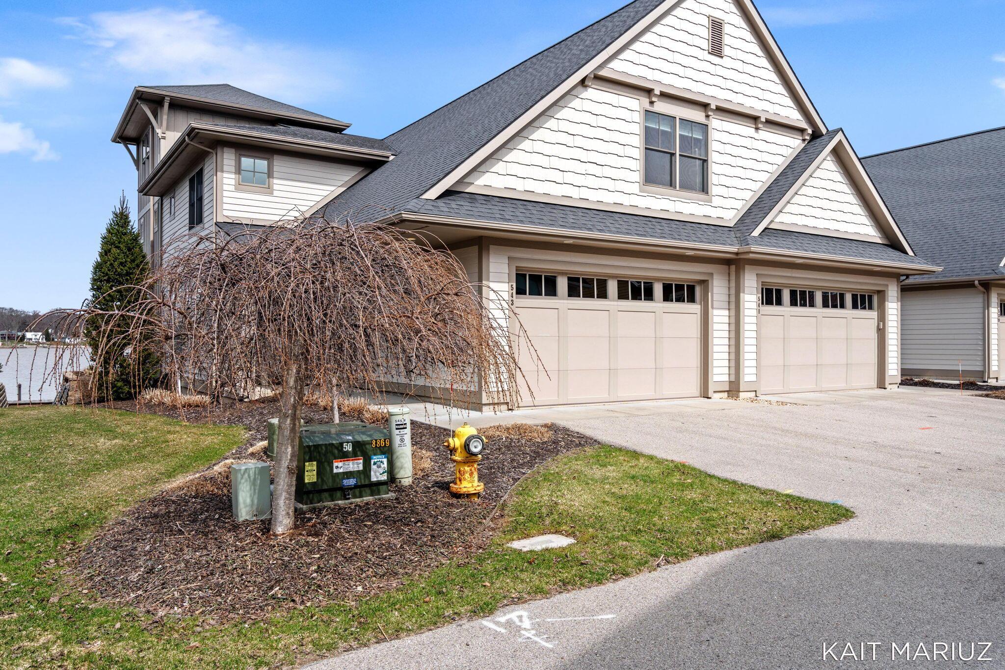 Image 3: 3-web-or-mls-A7404147