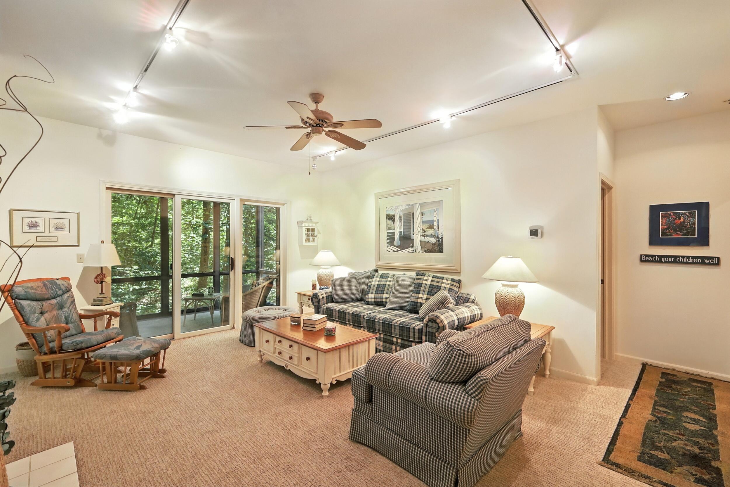 Image 2: Living room
