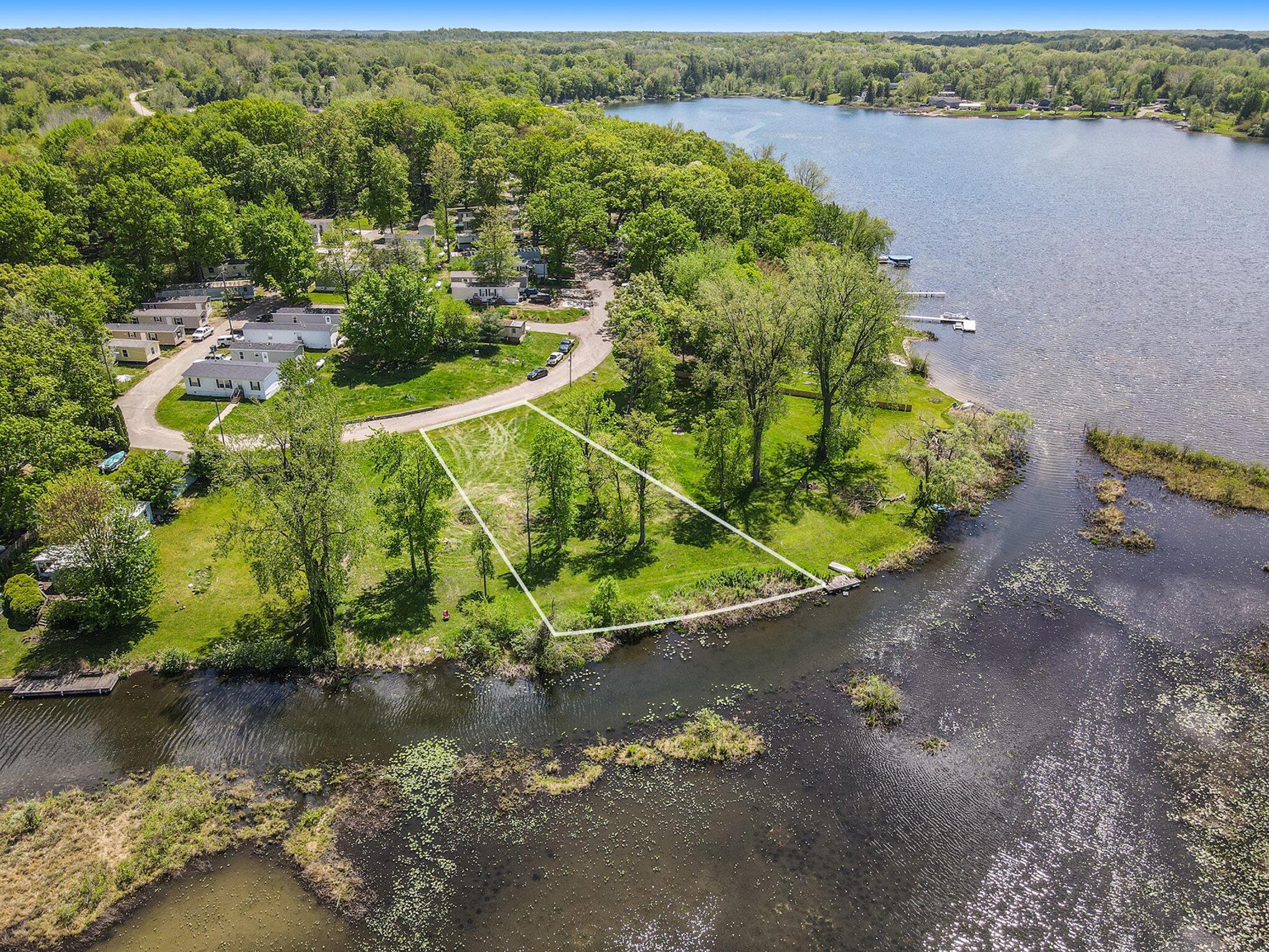 Image 3: Facing South, w/approx. property lines