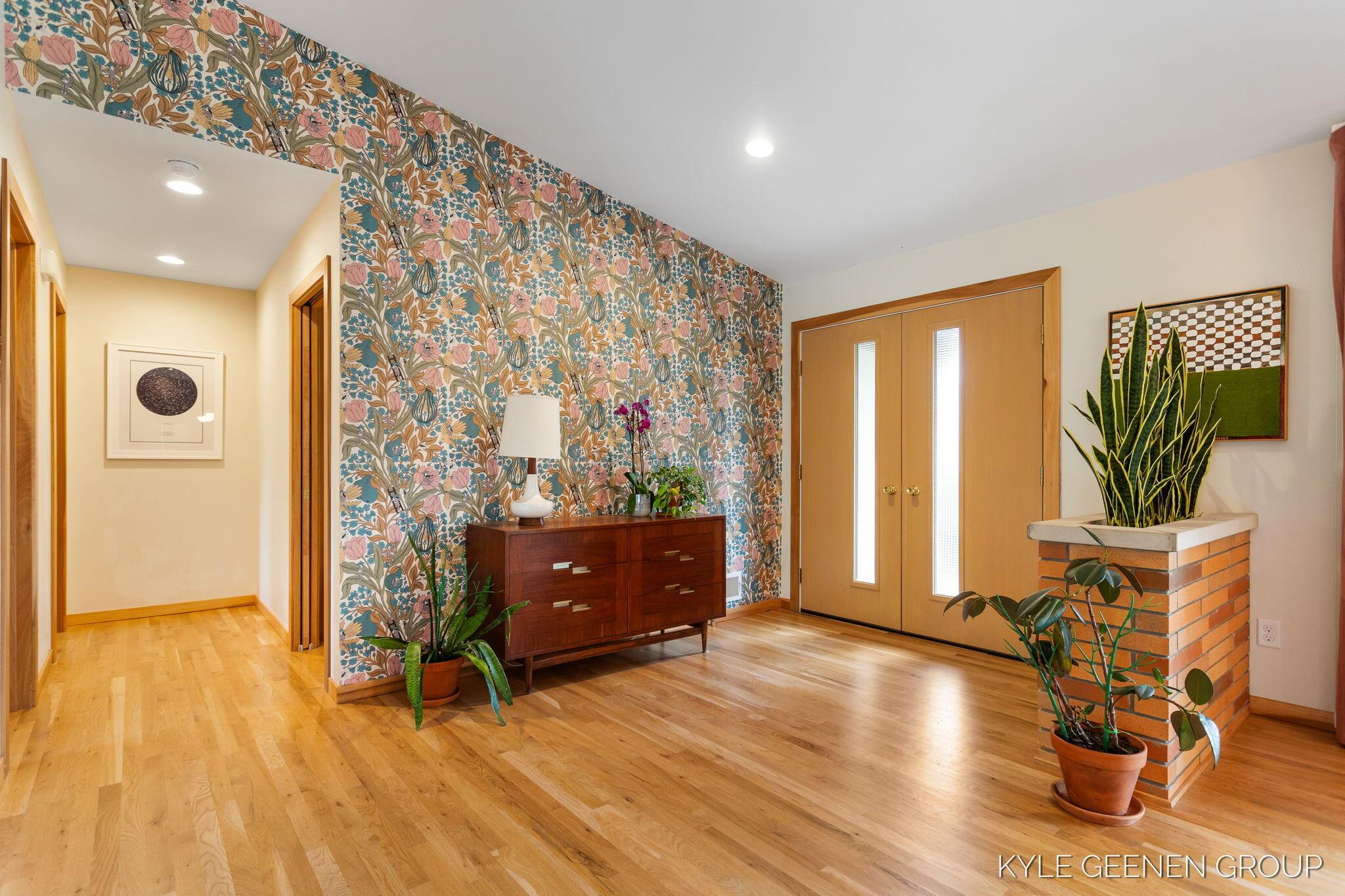 Image 3: 43-web-or-mls-860-allen-dr