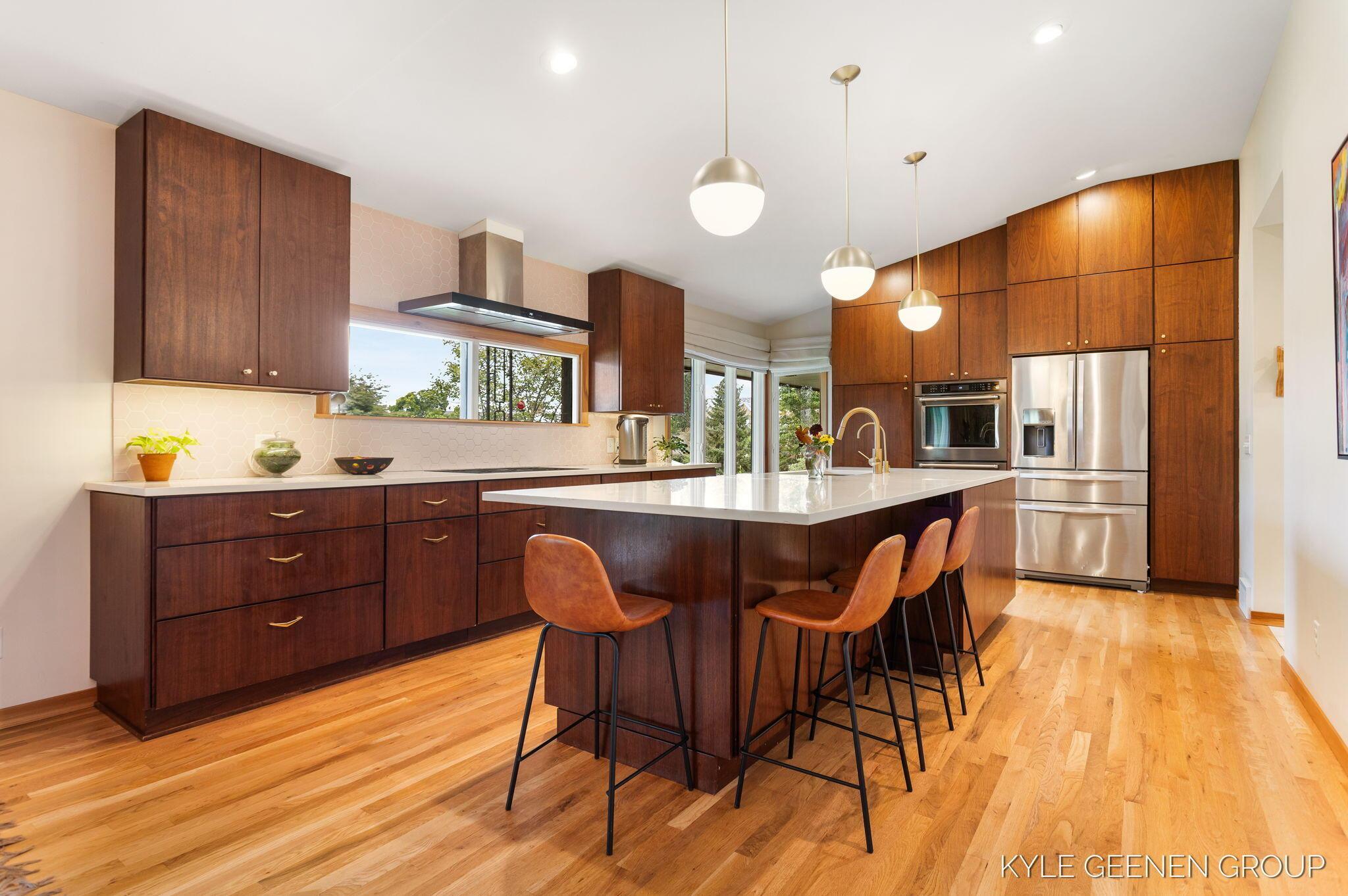 Image 4: 50-web-or-mls-860-allen-dr