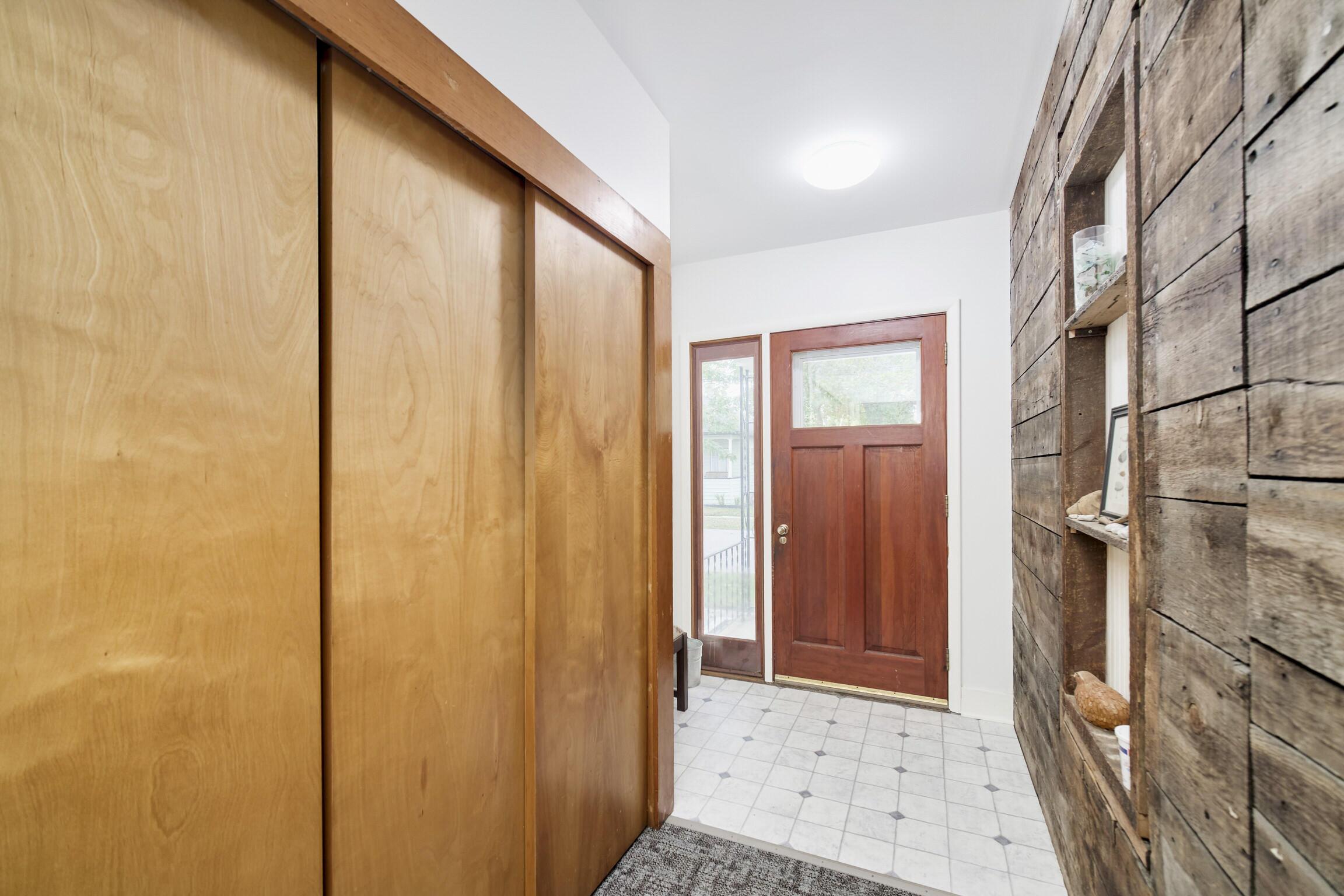 Image 4: Front Entry