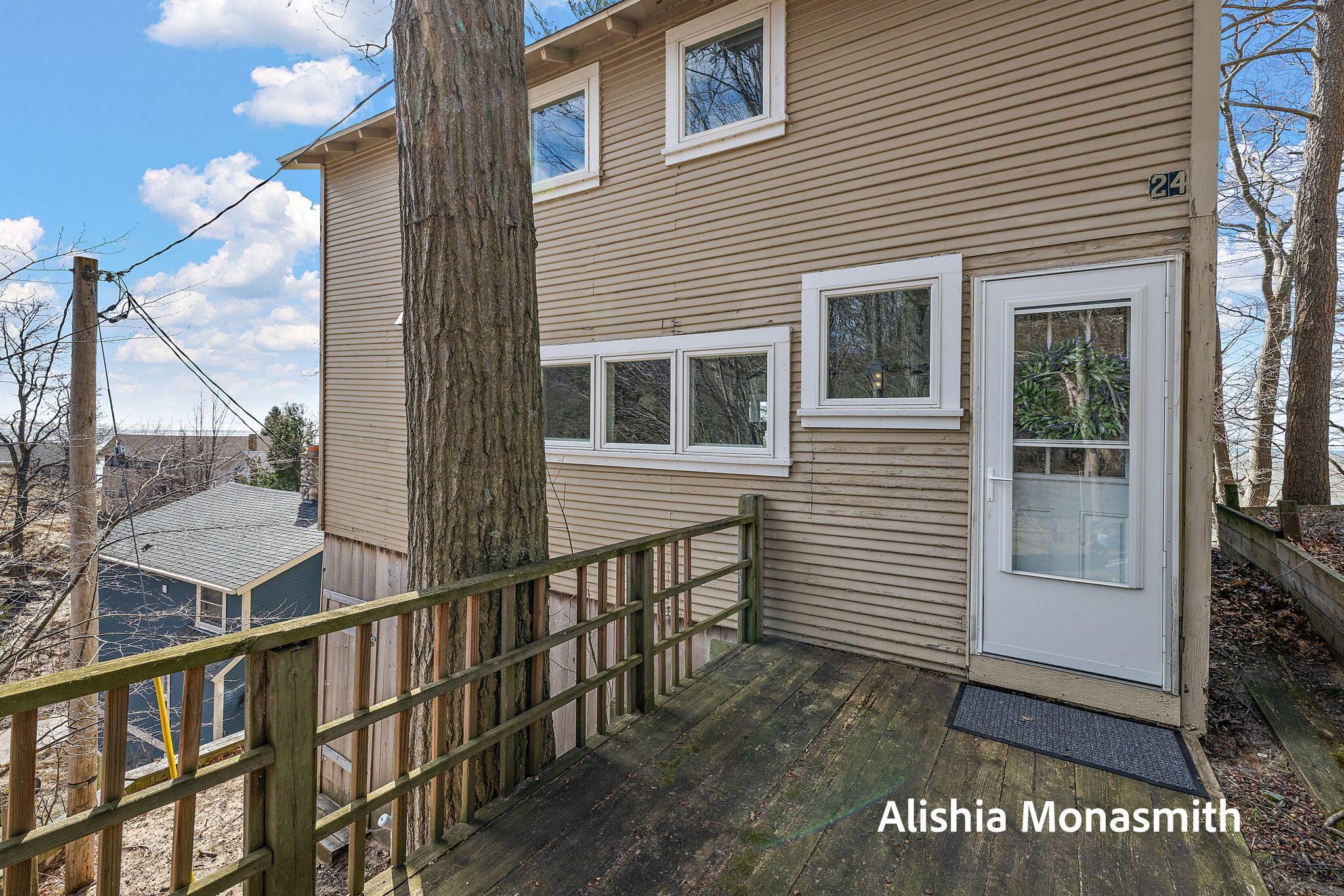 Image 1: 49-web-or-mls-2R9A3231