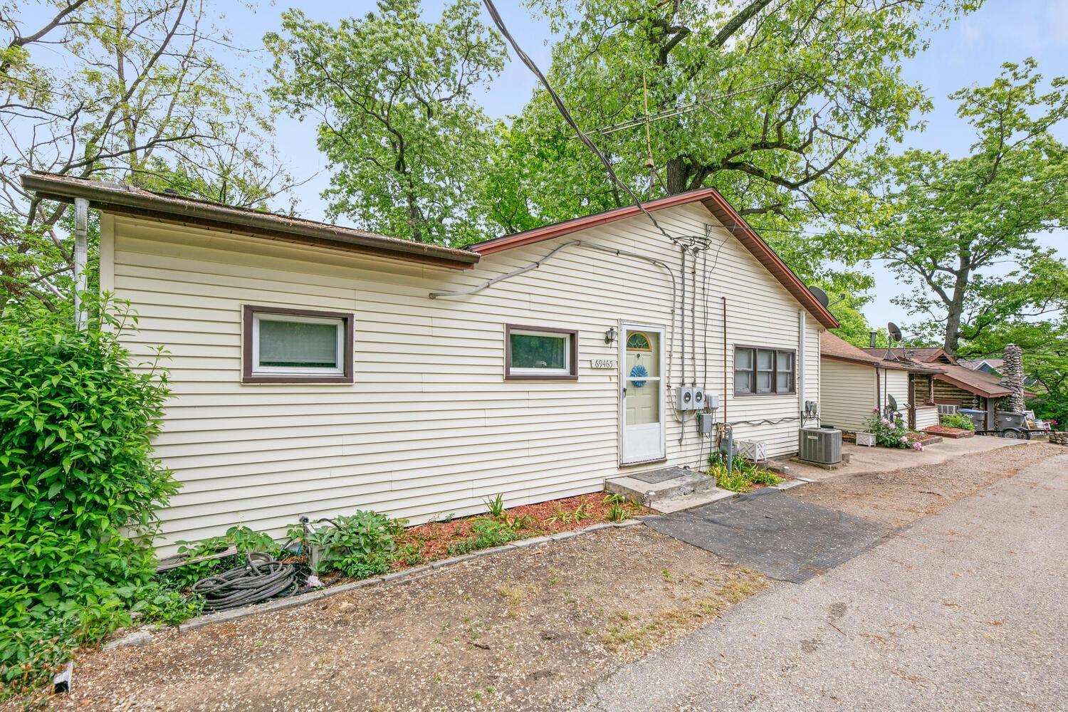 Image 1: 69465 High St Union MI 49130-large-001-0