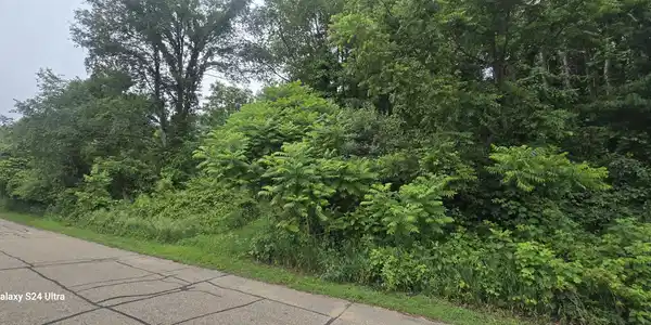 V/L Lakefront Drive