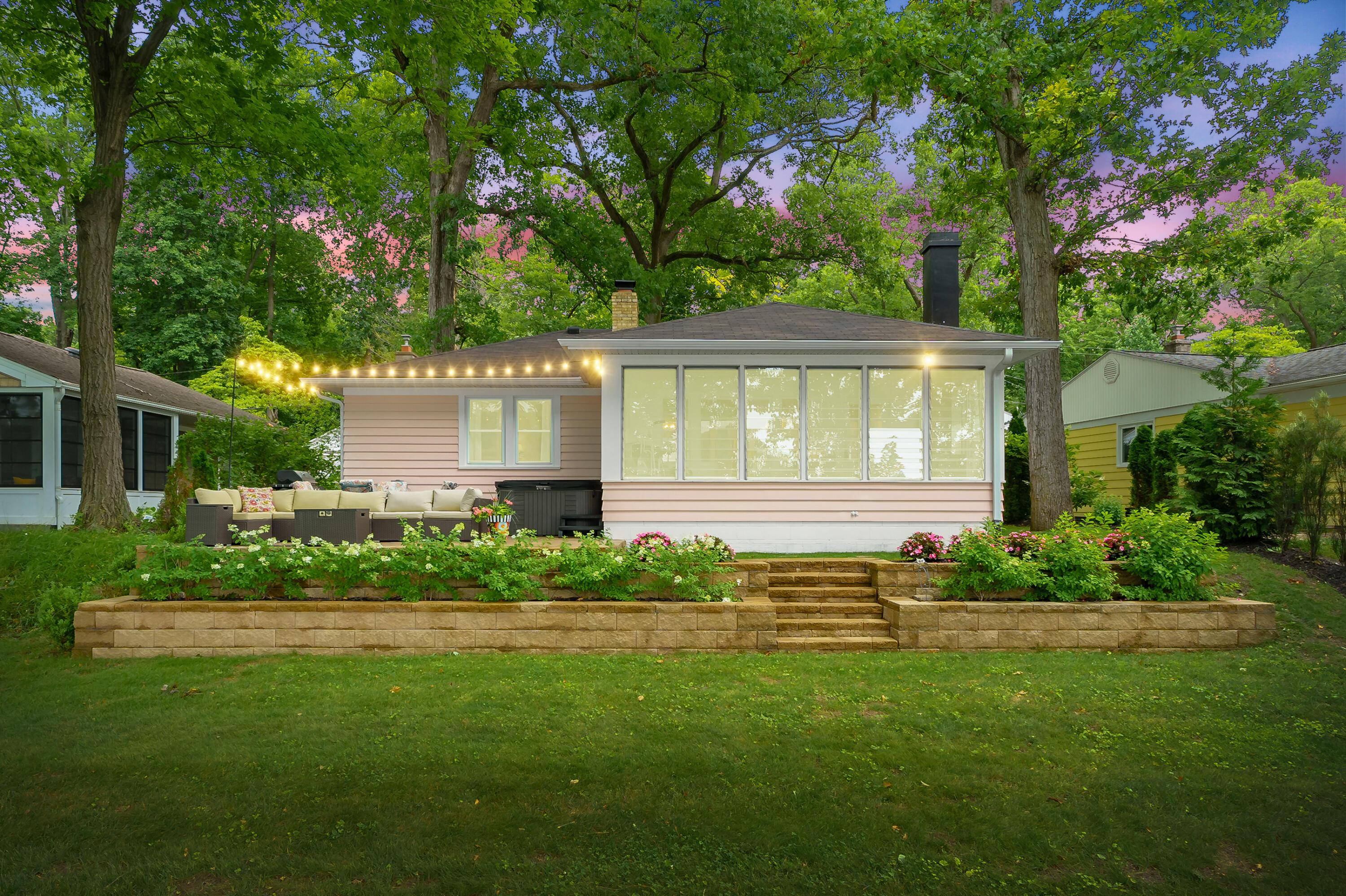 Image 2: Gull Lake Dr E 530 Augusta 49012-29