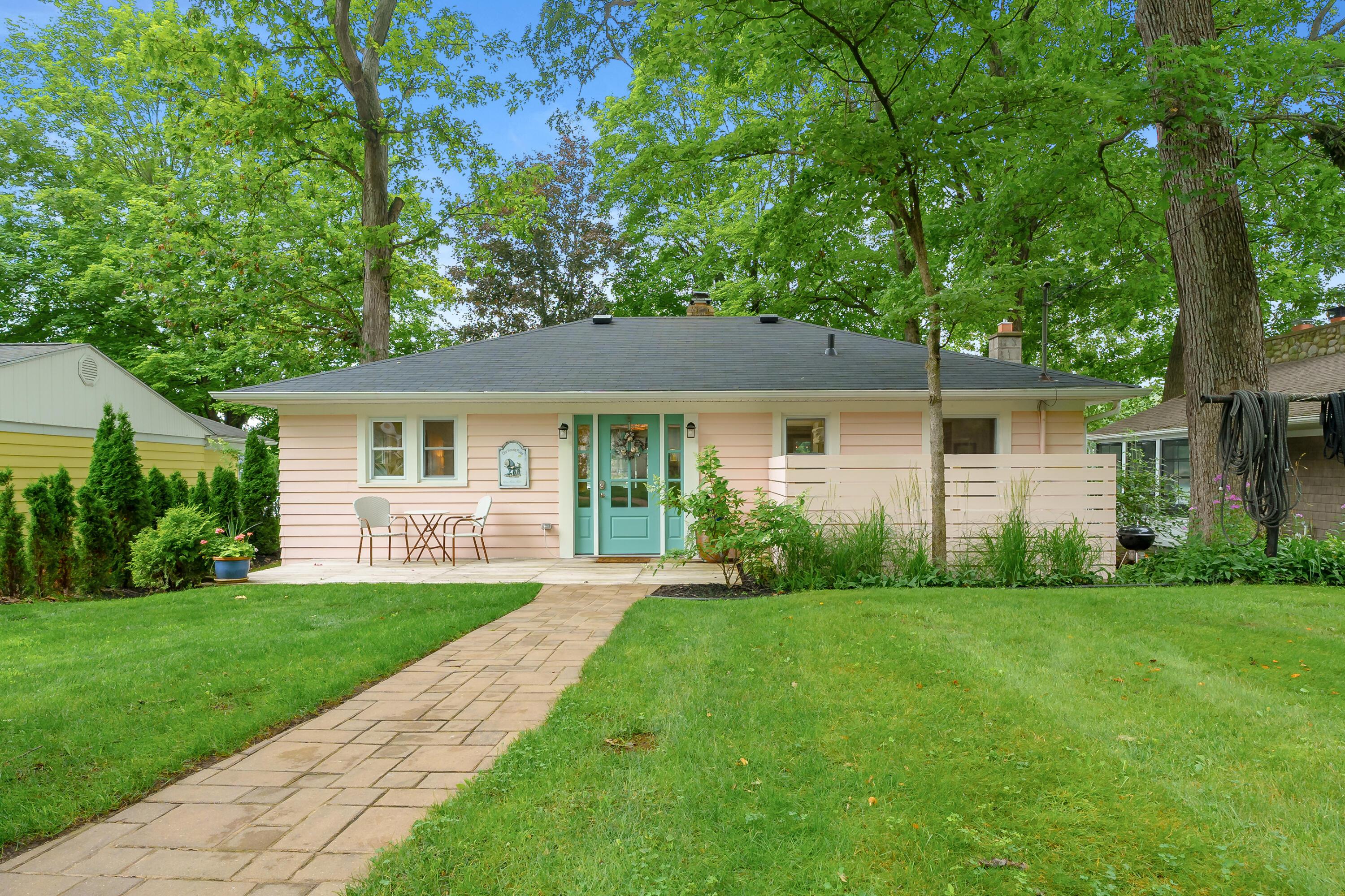 Image 3: Gull Lake Dr E 530 Augusta 49012-44