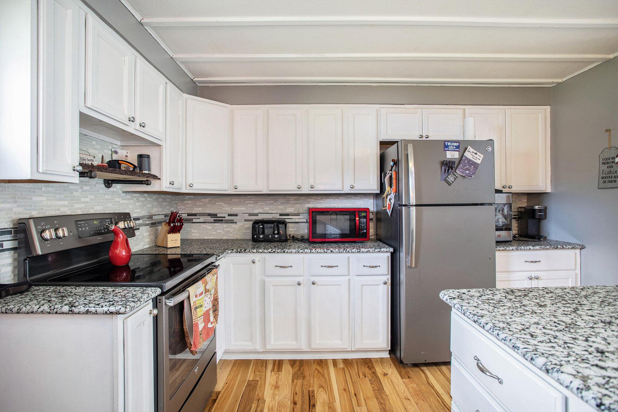 Image 4: 007_file_669