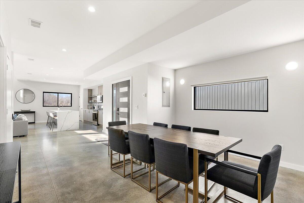 Image 4: 30-7400 Lake Solis Dr-30