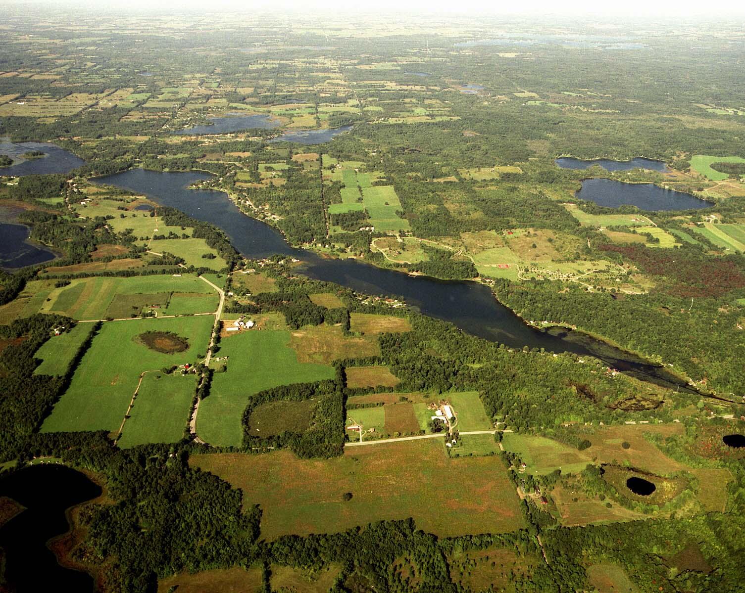 Image 4: BEAUTIFUL LONG LAKE