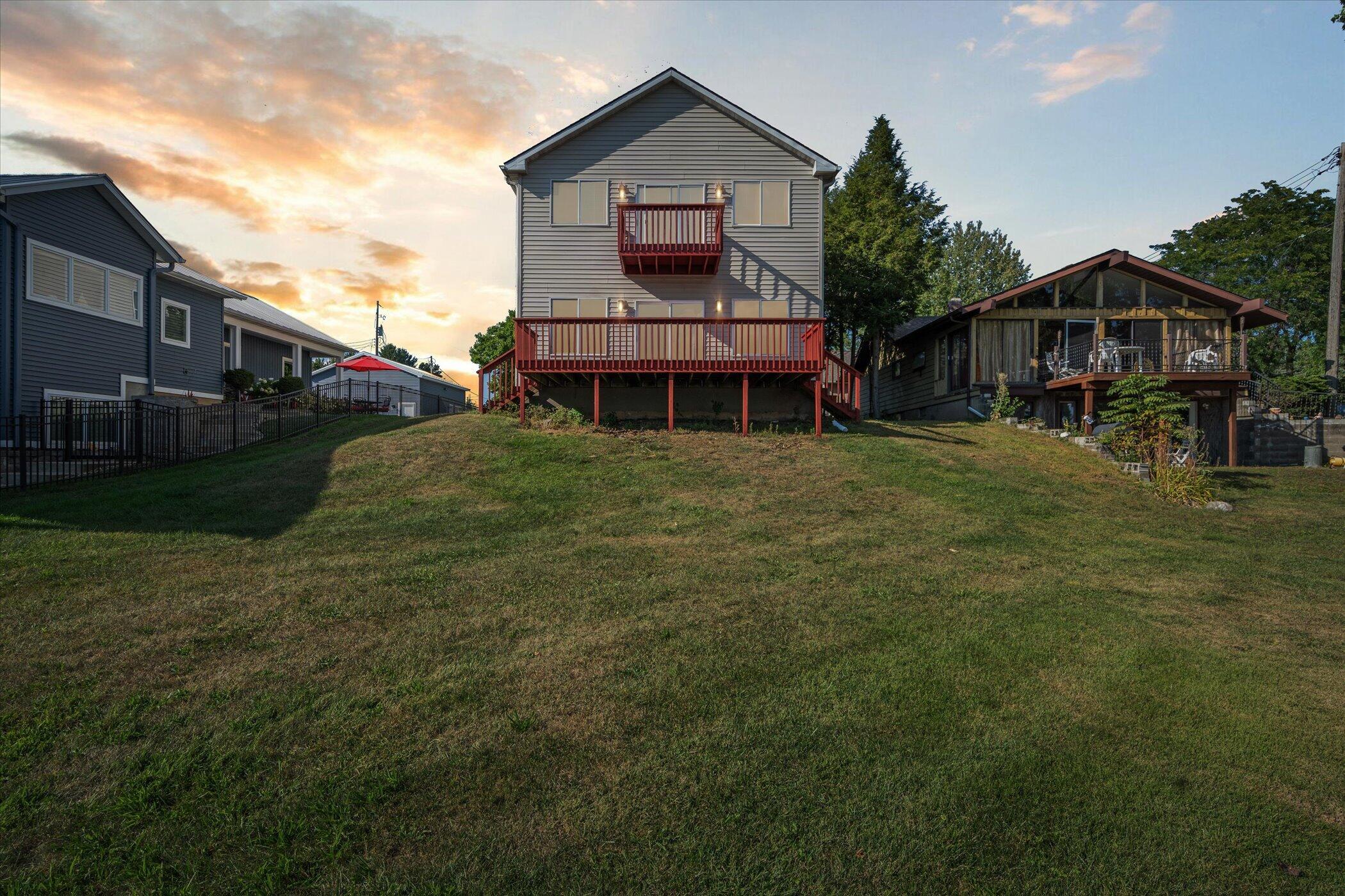 Image 1: Rear of House (Lakefront)