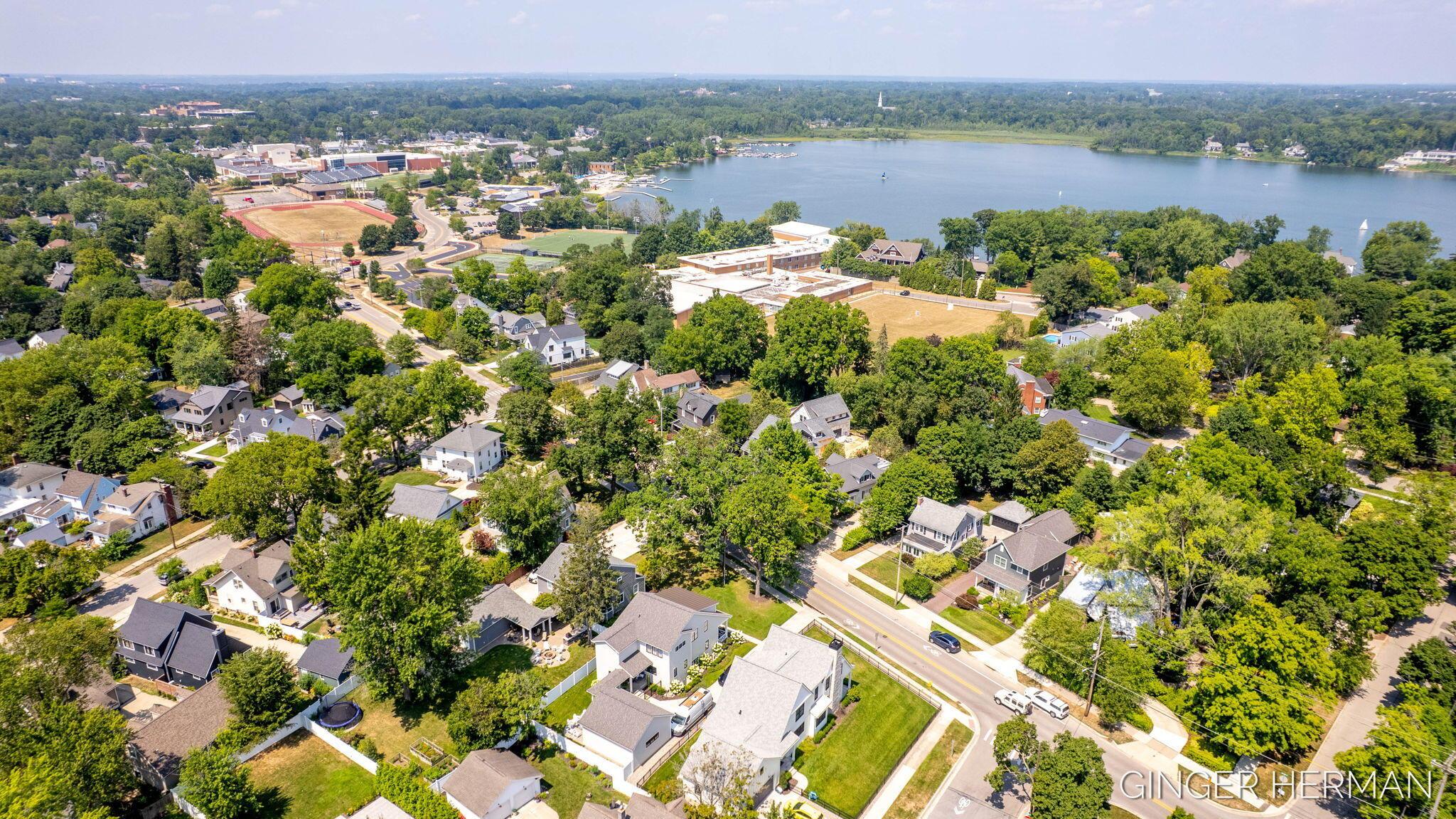 Image 3: 19-web-or-mls-2519-lake-dr-se