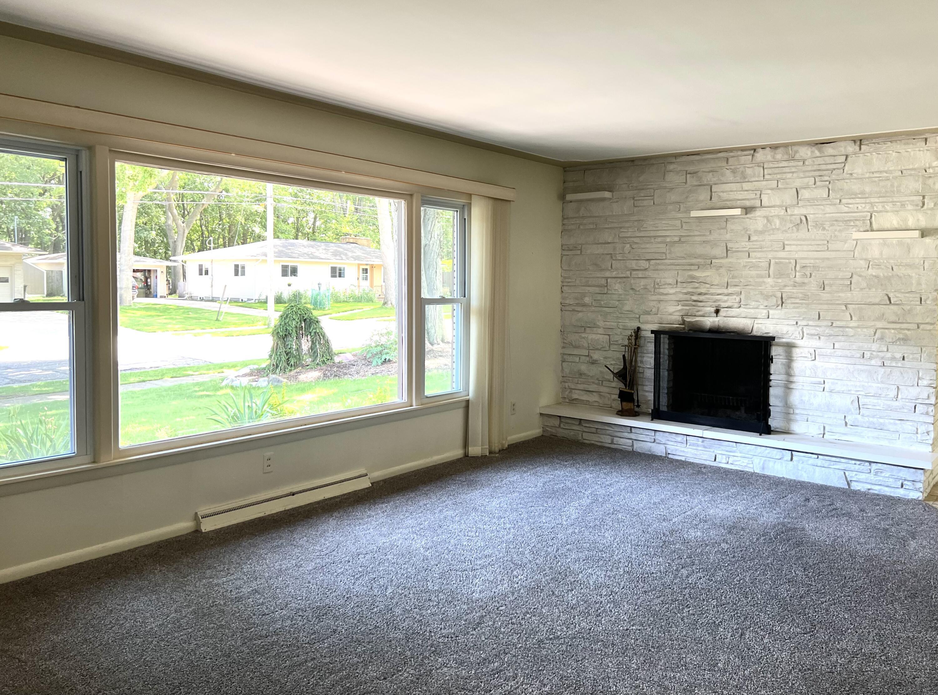 Image 4: Country Club Drive
