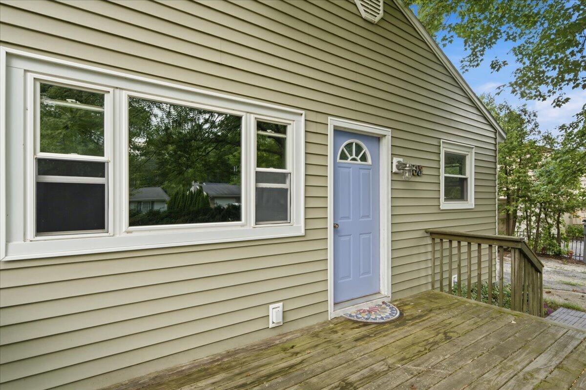 Image 3: 18-Front patio