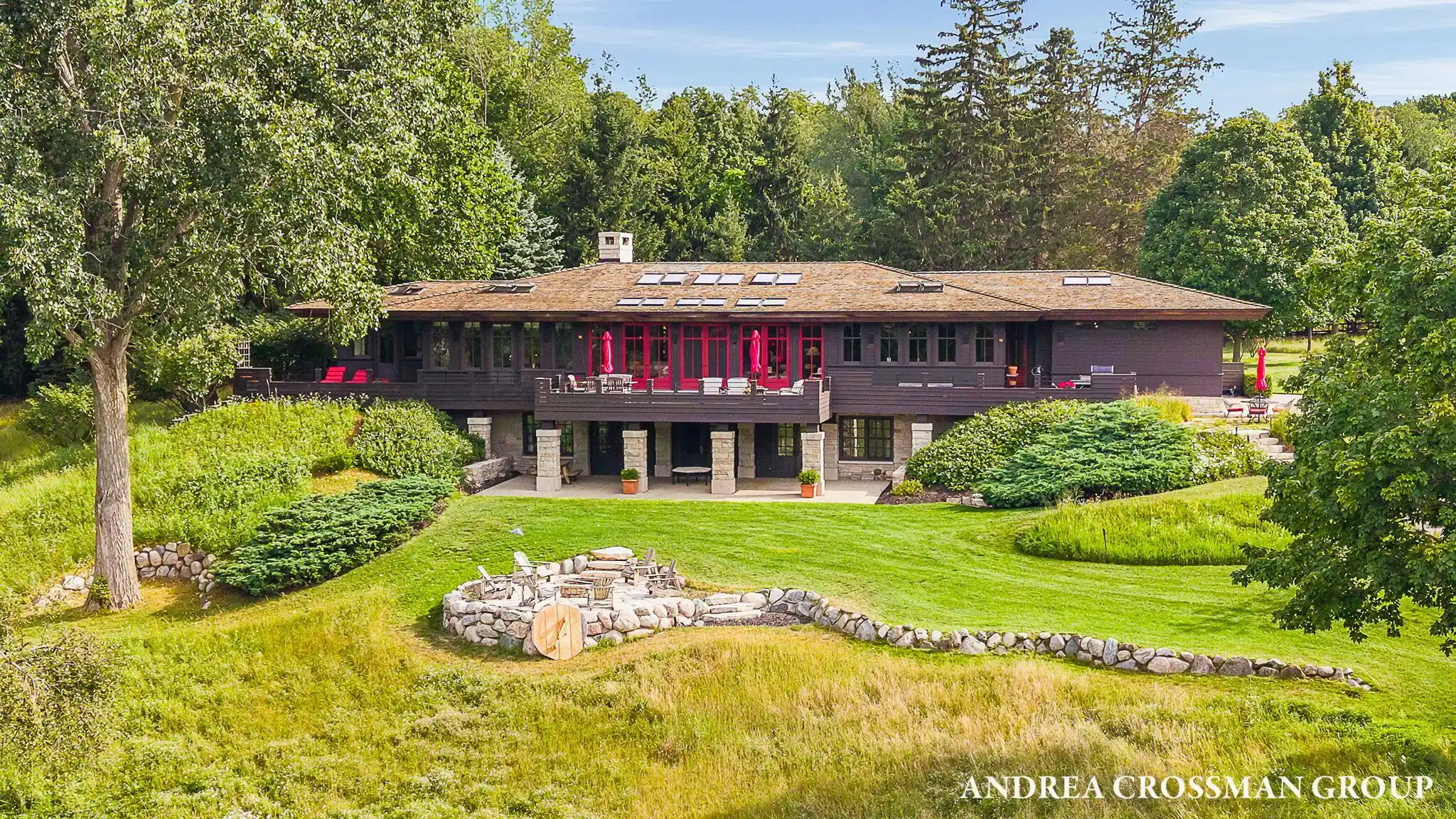 Image 1: 66-web-or-mls-2048-lakeshore-dr