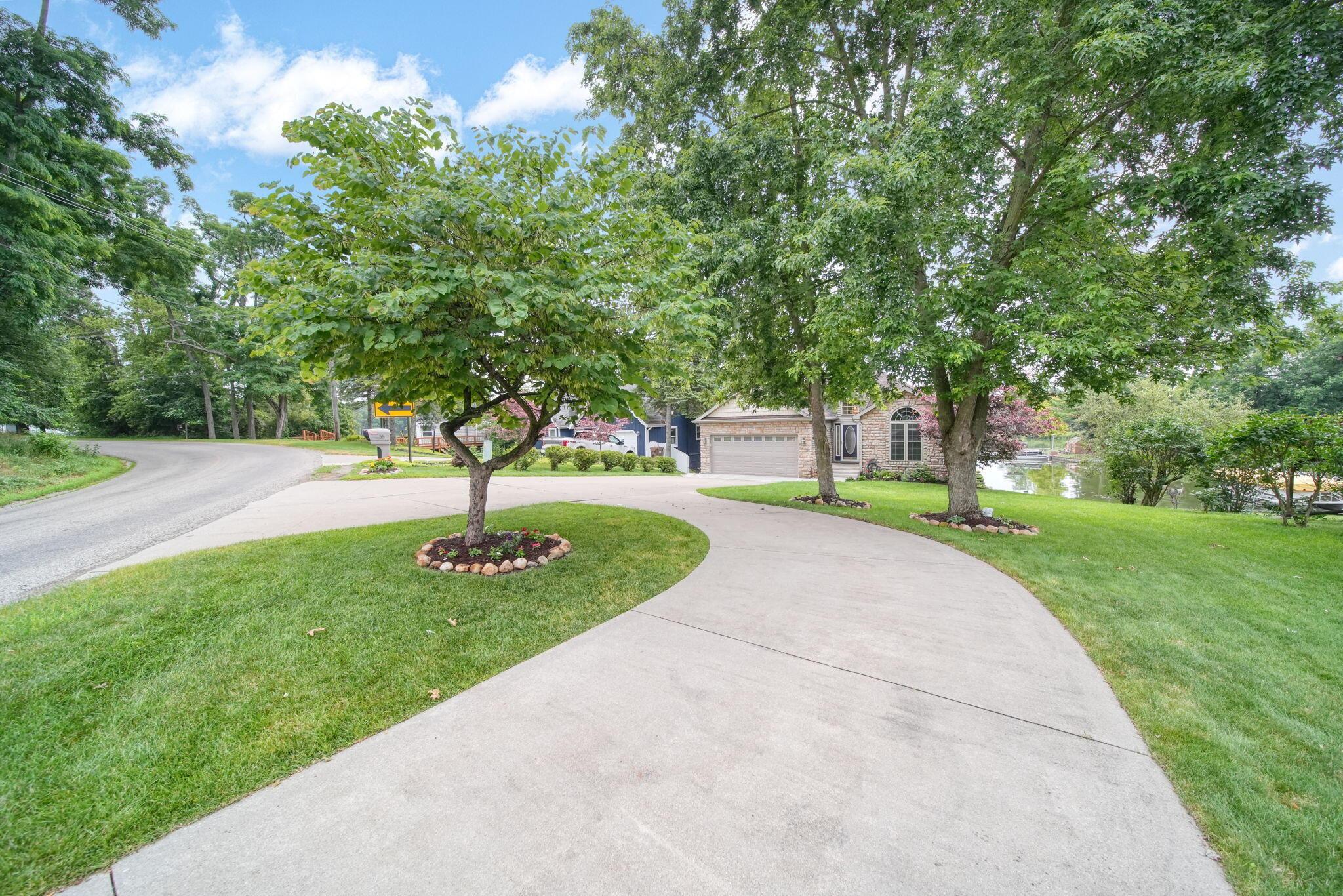 Image 2: 1-web-or-mls-DSC02142_HDR