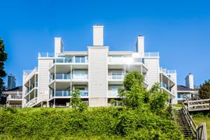 1804 Lakeshore Unit 4 Drive