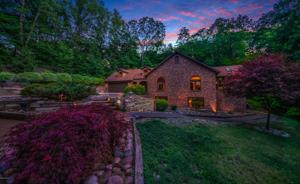 9560 Hillside Drive