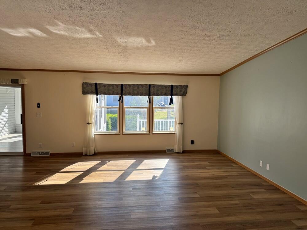 Image 3: 3. Living Room