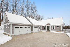 1704 River Lane