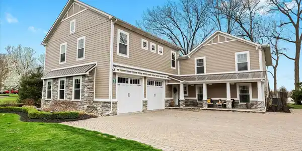 1265 Long Lake Court