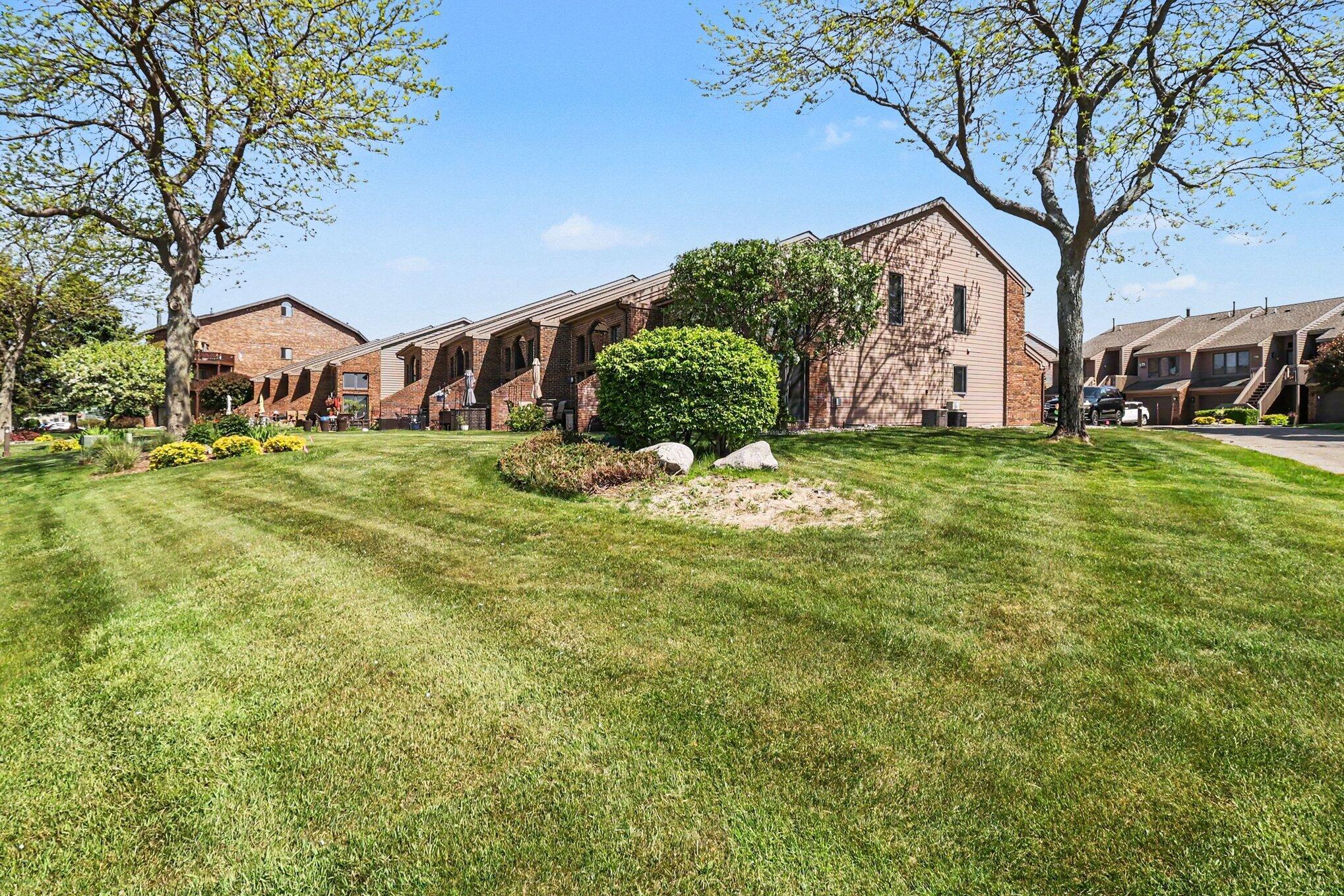Image 4: End unit / Greenspace