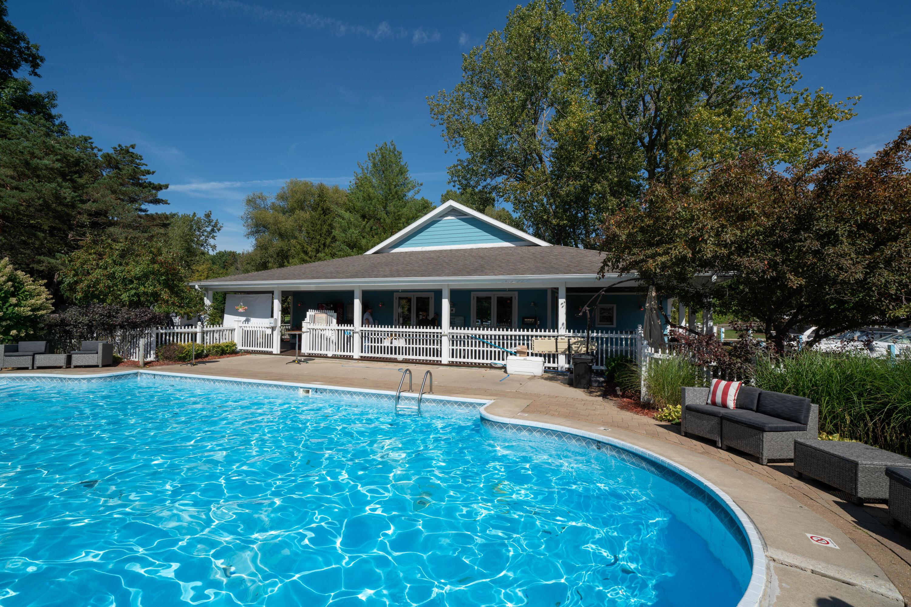 Image 4: Harbor Club 5